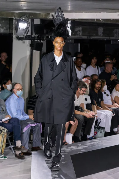Look 10